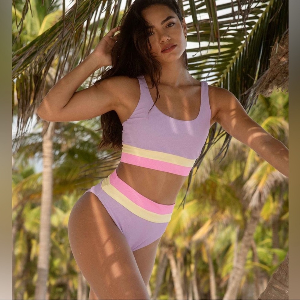 NWT Beach Riot
Heidi Ribbed Colorblock High
Waisted Swim Bottom - Picture 2 of 11